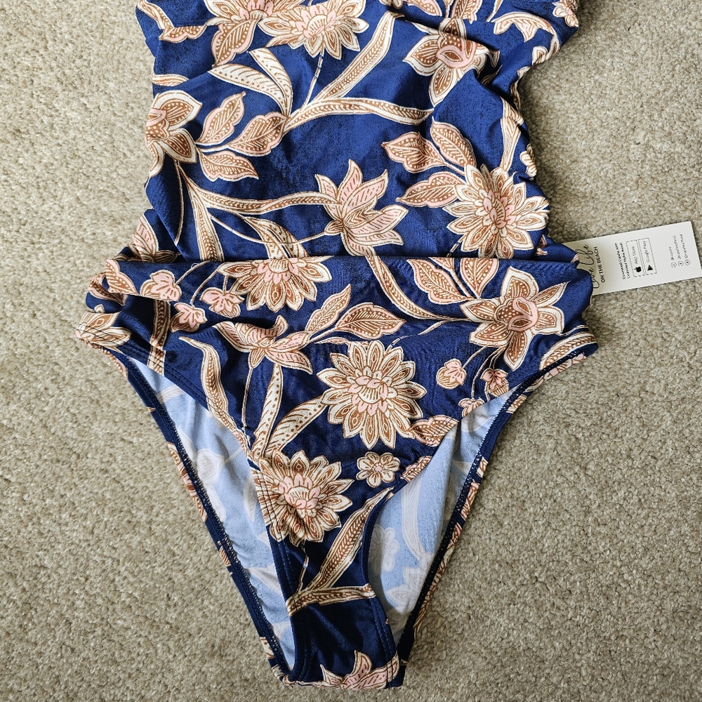 NWT Women's Floral Ruffled Lace Up One Piece Swimsuit Small - Picture 3 of 9